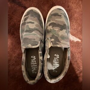 Camo flats